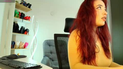 katalina larson online show from 10-07-25, 03:36