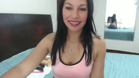 Snapshot of sexylatina_31 chatting on 04-09-26, 08:36 Michell online show from 04-09-26, 08:36