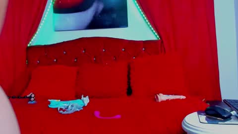 laura online show from 01-22-25, 02:56