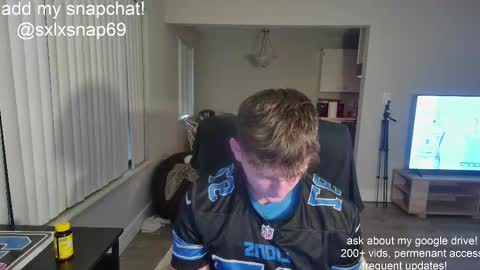 Snapshot of sexylax69 chatting on 10-06-25, 12:41 sexylax69 online show from 10-06-25, 12:41