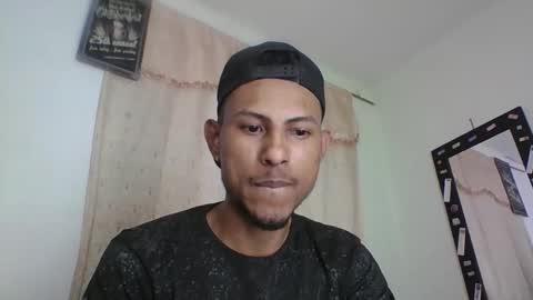 Snapshot of sexyleon69 chatting on 11-06-25, 10:32 Sexy leon online show from 11-06-25, 10:32