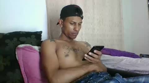 Snapshot of sexyleon69 chatting on 11-24-25, 02:06 Sexy leon online show from 11-24-25, 02:06