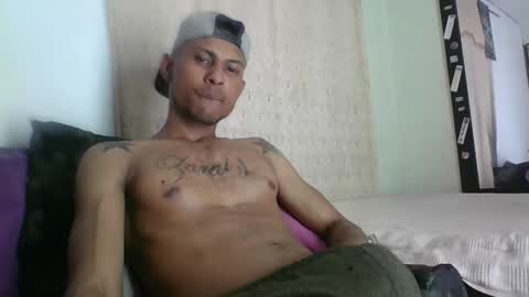 Snapshot of sexyleon69 chatting on 02-10-26, 01:43 Sexy leon online show from 02-10-26, 01:43