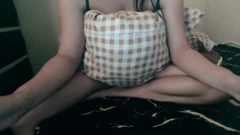 Snapshot of sexylove212002 chatting on 12-05-24, 11:07 Lily online show from 12-05-24, 11:07