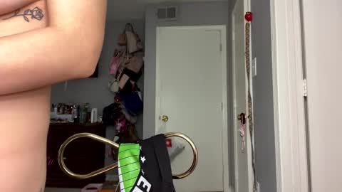 Snapshot of sexymamita22 chatting on 04-14-26, 06:36 sexymamita22 online show from 04-14-26, 06:36