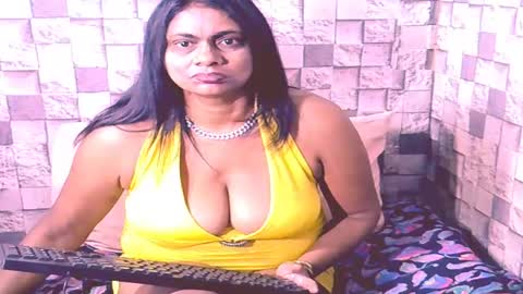 Snapshot of sexymaturemilf01 chatting on 07-11-26, 12:41 sexymaturemilf01 online show from 07-11-26, 12:41