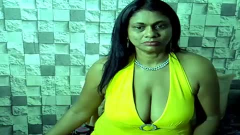 Snapshot of sexymaturemilf01 chatting on 07-12-26, 03:19 sexymaturemilf01 online show from 07-12-26, 03:19