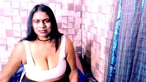Snapshot of sexymaturemilf01 chatting on 07-24-26, 03:21 sexymaturemilf01 online show from 07-24-26, 03:21