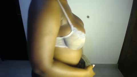 Snapshot of sexymelaninn chatting on 03-05-25, 06:54 Sexy Melanin online show from 03-05-25, 06:54