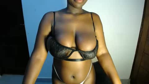Snapshot of sexymelaninn chatting on 03-07-25, 09:18 Sexy Melanin online show from 03-07-25, 09:18
