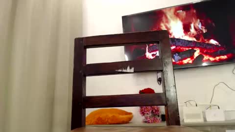 Snapshot of sexymia06 chatting on 10-24-25, 10:50 Melina online show from 10-24-25, 10:50