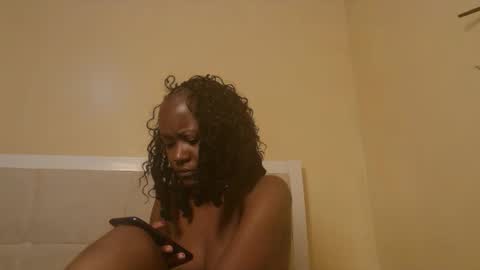 Snapshot of sexymia56 chatting on 09-14-25, 02:05 Miss mia online show from 09-14-25, 02:05