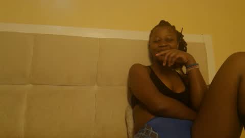 Snapshot of sexymia56 chatting on 09-19-25, 07:14 Miss mia online show from 09-19-25, 07:14