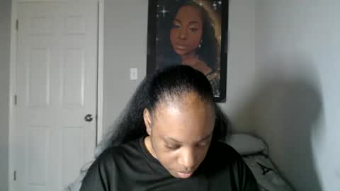 Snapshot of sexymona1218 chatting on 09-10-25, 12:27 SexyMona online show from 09-10-25, 12:27