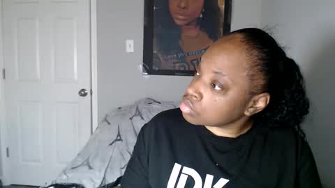 Snapshot of sexymona1218 chatting on 09-15-25, 03:23 SexyMona online show from 09-15-25, 03:23