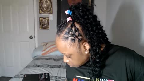 Snapshot of sexymona1218 chatting on 10-05-25, 05:44 SexyMona online show from 10-05-25, 05:44