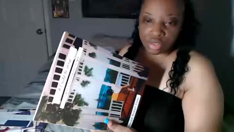 Snapshot of sexymona1218 chatting on 10-15-25, 05:07 SexyMona online show from 10-15-25, 05:07