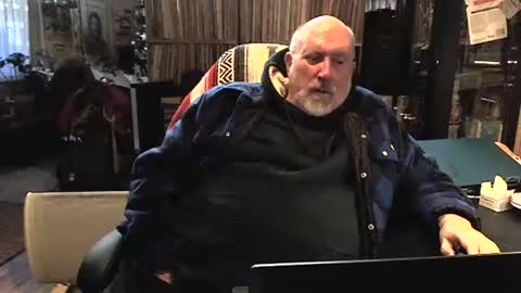Snapshot of sexyolbear chatting on 12-10-24, 03:12 Grizz Lee Bear online show from 12-10-24, 03:12