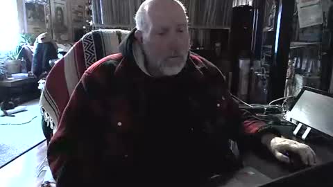 Snapshot of sexyolbear chatting on 12-22-24, 10:38 Grizz Lee Bear online show from 12-22-24, 10:38