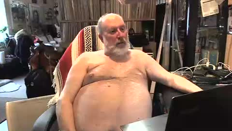 Snapshot of sexyolbear chatting on 01-07-25, 03:02 Grizz Lee Bear online show from 01-07-25, 03:02