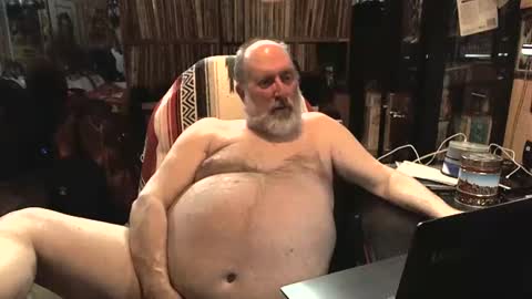 Snapshot of sexyolbear chatting on 01-17-25, 04:26 Grizz Lee Bear online show from 01-17-25, 04:26