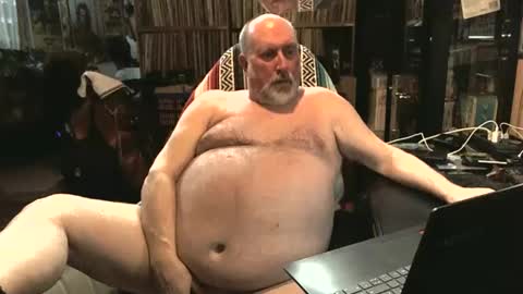 Snapshot of sexyolbear chatting on 02-01-25, 06:19 Grizz Lee Bear online show from 02-01-25, 06:19