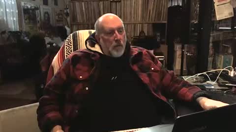 Snapshot of sexyolbear chatting on 02-08-25, 05:18 Grizz Lee Bear online show from 02-08-25, 05:18
