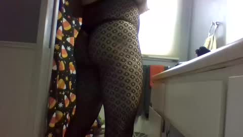 Snapshot of sexypluvin chatting on 10-26-25, 03:40 sexypluvin online show from 10-26-25, 03:40