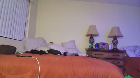 Snapshot of sexypossum chatting on 03-25-26, 06:52 Possum online show from 03-25-26, 06:52