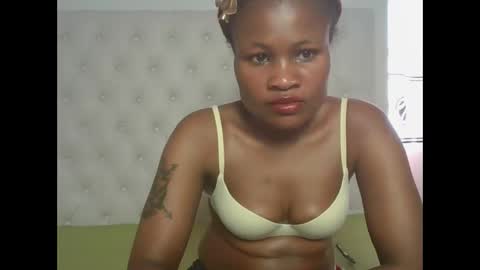 queenivy online show from 12-15-25, 12:20