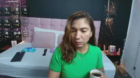 Snapshot of sexyrachel_ chatting on 09-21-25, 12:18 R A C H E L online show from 09-21-25, 12:18