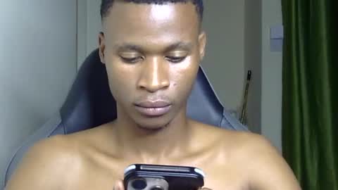 Snapshot of sexyromeo_bbc chatting on 06-18-26, 07:29 Enzo online show from 06-18-26, 07:29