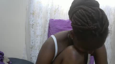 Snapshot of sexytinyy chatting on 09-27-25, 09:47 maria online show from 09-27-25, 09:47