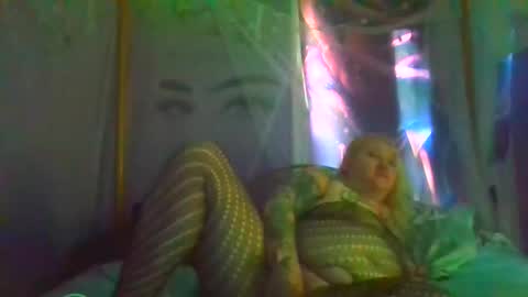 Snapshot of sexyzanna69 chatting on 10-26-25, 03:29 SexyZannaRose69 online show from 10-26-25, 03:29