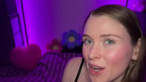 Snapshot of shadebabe chatting on 06-15-26, 04:36 shadebabe online show from 06-15-26, 04:36