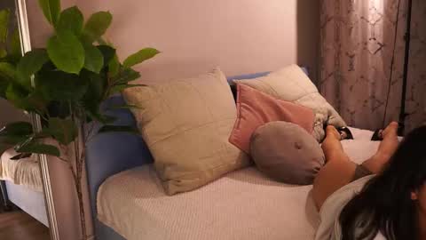 Snapshot of shadowlotus_ chatting on 12-20-25, 04:36 Lily online show from 12-20-25, 04:36