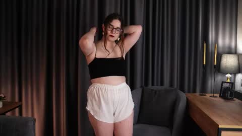 Snapshot of shandejarnett chatting on 10-20-25, 11:43 Maya3 online show from 10-20-25, 11:43