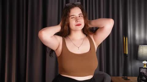 Snapshot of shandejarnett chatting on 10-24-25, 11:28 Maya3 online show from 10-24-25, 11:28