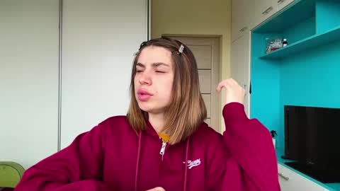 Lia online show from 04-18-26, 08:51