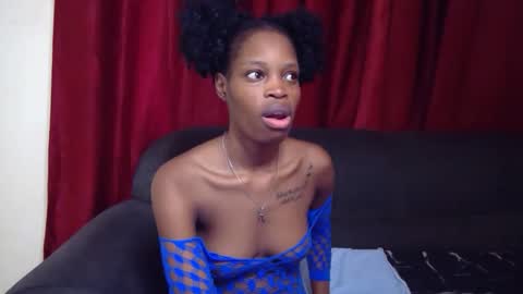 Snapshot of shania_sleigh chatting on 12-23-24, 09:05 shania_sleigh online show from 12-23-24, 09:05