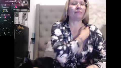 Snapshot of shannon07 chatting on 09-11-25, 05:46 Shannon07 online show from 09-11-25, 05:46