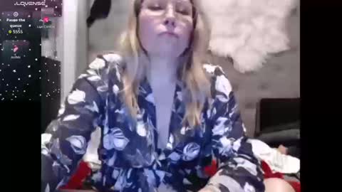 Snapshot of shannon07 chatting on 10-20-25, 06:47 Shannon07 online show from 10-20-25, 06:47