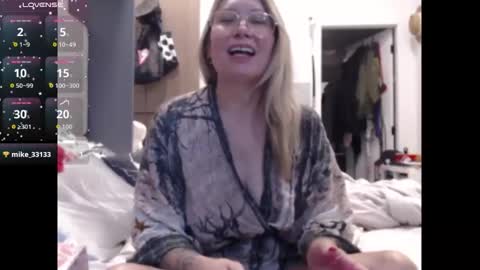 Snapshot of shannon07 chatting on 11-03-25, 06:53 Shannon07 online show from 11-03-25, 06:53