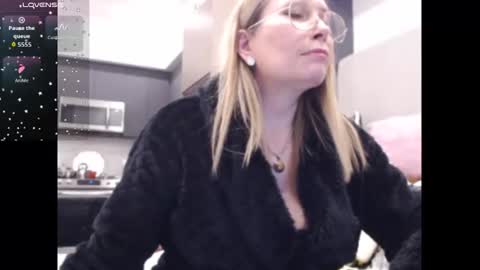 Shannon07 online show from 12-22-25, 04:09