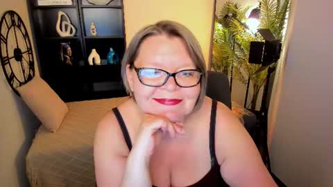 Shannon online show from 06-18-26, 01:37
