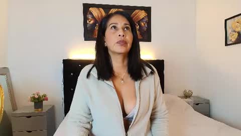 Snapshot of shanon_mature_ chatting on 06-11-26, 12:32 Shanon online show from 06-11-26, 12:32