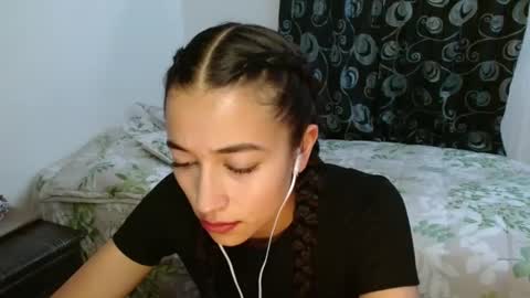 Snapshot of shantal_d03 chatting on 02-05-25, 01:58 shantal_d03 online show from 02-05-25, 01:58