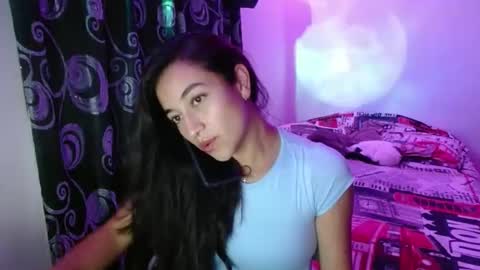 Snapshot of shantal_d03 chatting on 11-11-25, 11:05 shantal_d03 online show from 11-11-25, 11:05