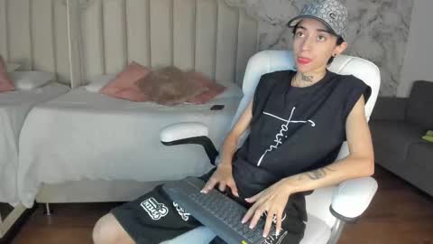 Shantal online show from 11-23-25, 04:23