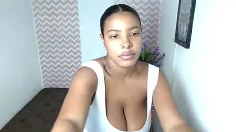 Snapshot of shantalcarson chatting on 06-22-26, 06:27 Dayana online show from 06-22-26, 06:27
